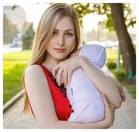 小伙高考320分,出国留学,娶了18岁乌克兰美女,后来怎样