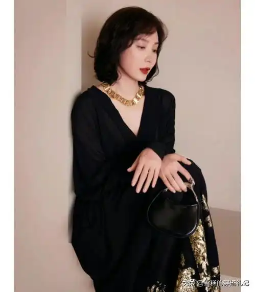 会穿裙子的女人才是真高级瞧45岁陈数这样搭,美得多优雅