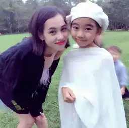 这个10岁的日本小萝莉,买名包坐豪车,玩转日本时尚圈