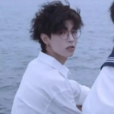 念七一对两张真人情侣恩爱头像