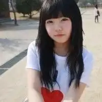 qq头像,要可爱的,最好是嘟嘴装萌的,要大图女生