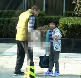 刘涛女儿检修玩具车欢乐颂饰演小安迪明星女儿颜值pk谁家公主最漂亮