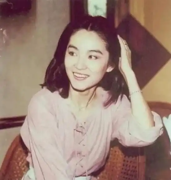 在面对清新优雅的赵雅芝,东方美人林青霞时,你最喜欢谁的颜值