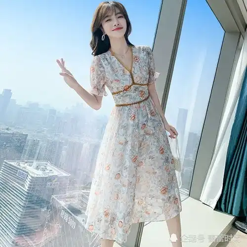 法式桔梗碎花裙子2021夏季新款女甜美减龄气质v领中长雪纺连衣裙