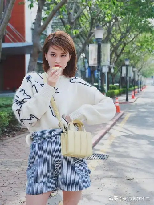 乔欣彻底美起来了,日常私服心机重,27岁甜美气质不输00后