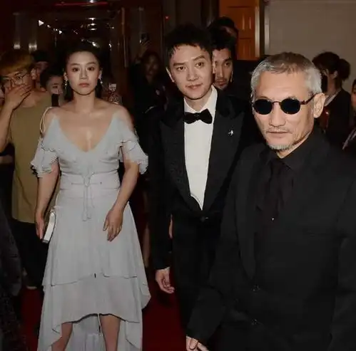 漏肩膀头像女生马思纯