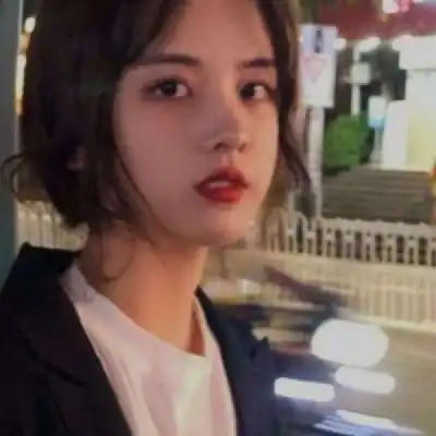 短发美女头像好看微信短发女生头像高清