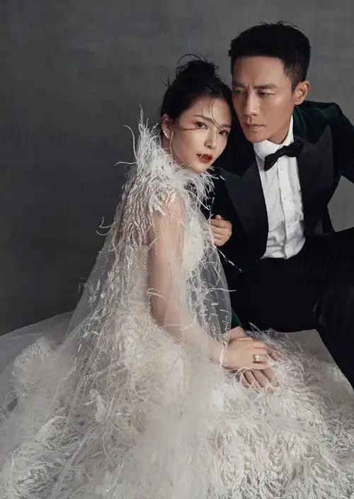 杜淳王灿婚纱大片曝光,轻羽婚纱仙气十足,两人亲密互动狂撒狗粮