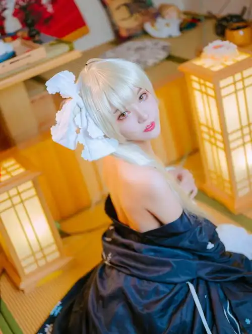 欧尼酱跟穹妹一起去泡温泉吗你想我穿黑色的浴衣还是白色的呢