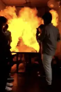 点蜡烛引爆氢气球生日蛋糕蜡烛引爆氢气球在印度发生过多次