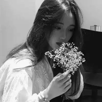 侧脸黑白女头像高冷网图女生孤独伤感头像