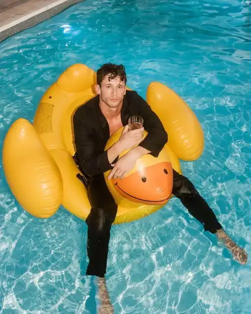 昔日美国童星长大了,现在居然更好看