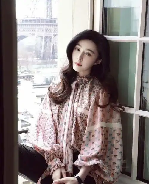 范冰冰感慨世界不公平,还点赞网友求曝光博文,借郑爽卖惨