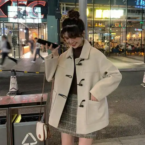 风格女头像真人大衣