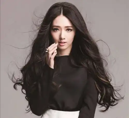 美女头像霸气侧颜郭碧婷