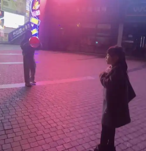 姚晨过年罕晒一双儿女,一双儿女都像爸喜庆,不像妈妈嘴巴有特色