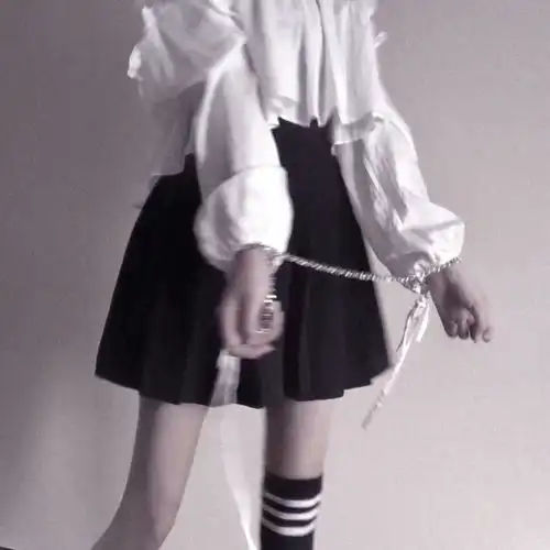 不露脸真人女生头像新年文案
