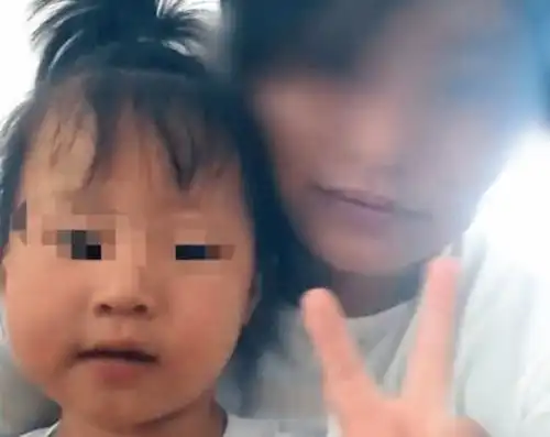 被虐致死女童生母称想尽快离婚被虐致死女童生母还没能与丈夫离婚称不知丈夫有外遇
