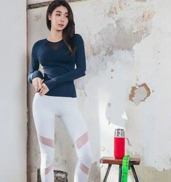 婀娜多姿的打底裤小美女,塑造完美好身材