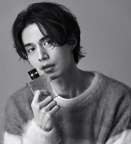 李栋旭拍浴缸照,躺进水池的那一刻,脖子上的痕迹女粉扛不住