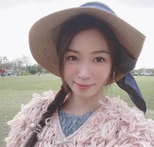 恭喜香港人气女星半身麻醉剖腹产诞下女婴,如愿升级做新手妈妈