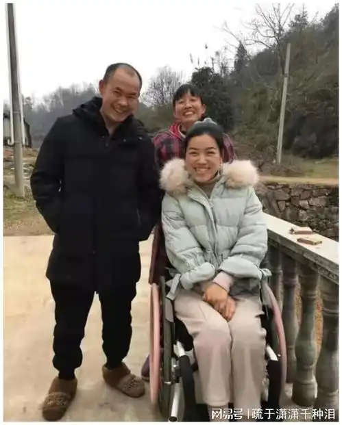 34岁女子瘫痪离异后,嫁给闺蜜的儿子,如今已有了爱情的结晶