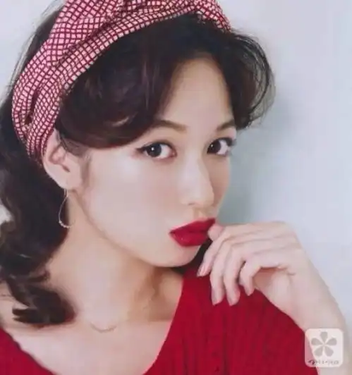 发型与妆容这样搭,美成小仙女