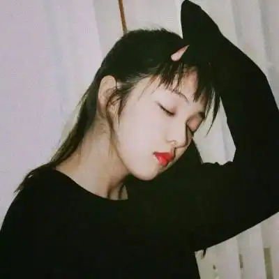 女头我们在经历苦难的