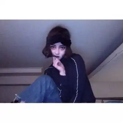 女生头像霸气抽烟喝酒烟