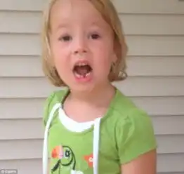 勇气惊人美5岁女孩用弓箭给自己拔牙