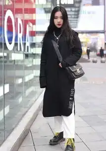 迷人靓丽的美女街拍气质很好的美女,吸引力十足