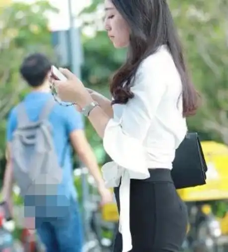 洋气甜美的打底裤美女,身材超级棒