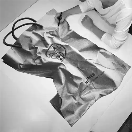 90后美女曾是学渣,用一支针管笔,却画出了像素级的作品