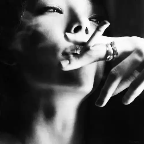 高级感头像欧美女生黑白