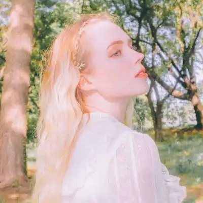 梦晚气质女头说爱的先不爱后动心的不死心