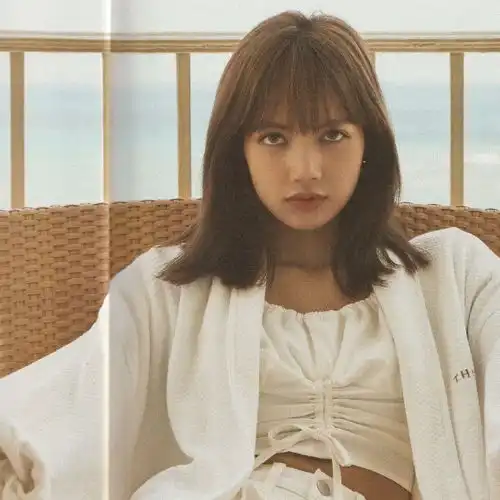 好看的微信头像女你们喜欢的真人头像,请查收