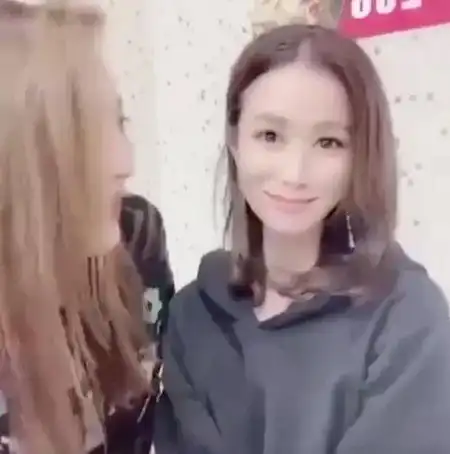 美颜滤镜下的佘诗曼胡歌等明星反遭吐槽,她离开了滤镜咋这样了