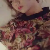 掉了一地的真相伤感女生欧美头像