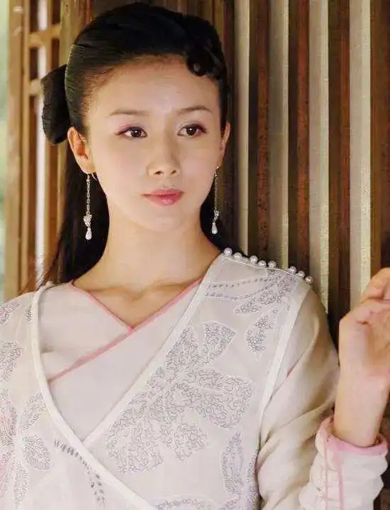 39岁孙菲菲近照认不出曾是内地古典第一美女,退圈成全职妈妈