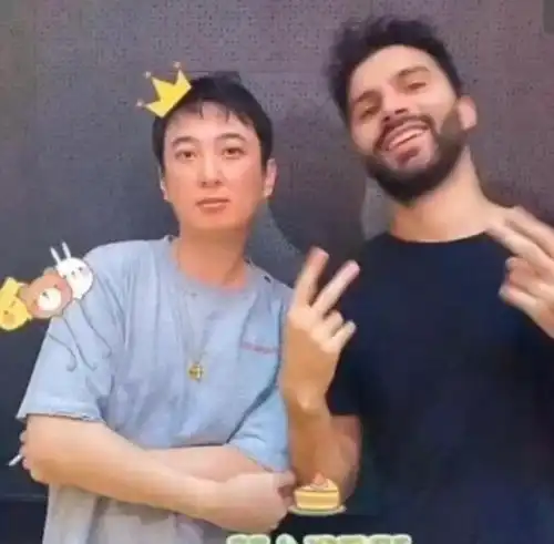 王思聪解除限高令后高调炫富,晒高档日料店美食照我好了你呢