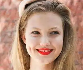 女人有酒窝好不好,揭秘有酒窝的女人命运如何
