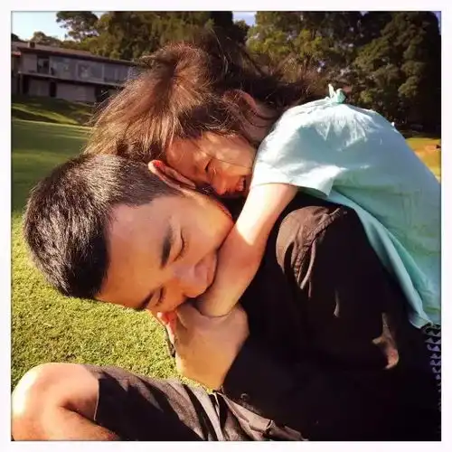 乐活丨4岁女儿镜头下的父母照,纯真很有爱