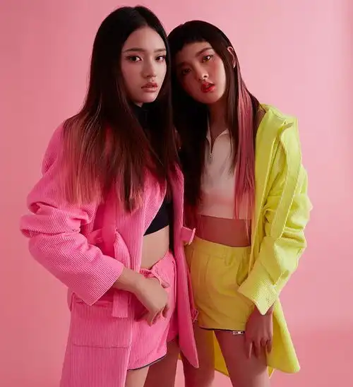 宋祖儿林允同框拍摄杂志,秒变不良少女,好闺蜜撞脸也不怕