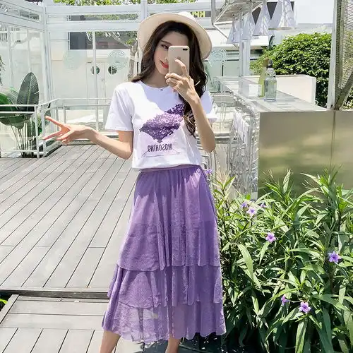 搭配修身显瘦的裙子,夏日里让你清爽又迷人