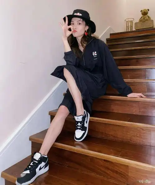 港风头像女生高级感钟楚曦