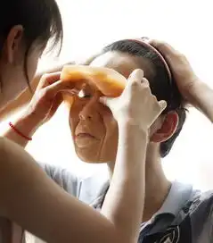 男子瞬间变美女揭秘广东仿真人皮面具
