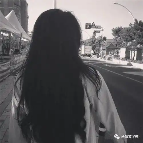 说着冷语强颜扯出那抹心酸的笑朋友圈精选说说