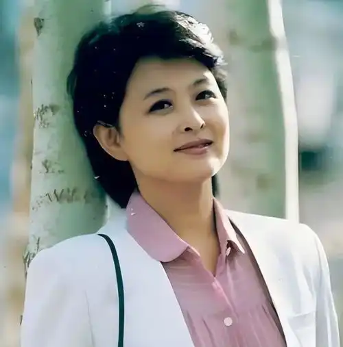 主播肖晓琳55岁退休,仅5个月后去世,临终前26字遗言让人泪目