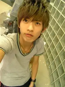 脸型较长,而且发质很硬的人,适合什么样的发型,不会一直只能剪短发吧