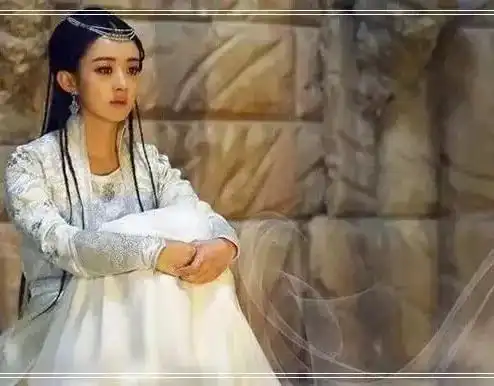 女星穿上冰雪装,杨紫惊艳,李冰冰霸气,赵丽颖美成小仙女造型